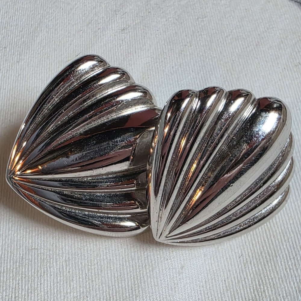 Vintage Napier Silver Tone Seashell Ribbed Fan Screw Back Earrings Statement